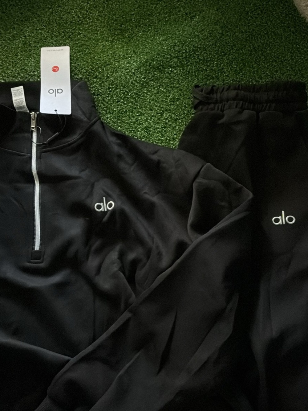 ALO Yoga Large Black Jogger Bottoms, Quarterzip - Comfortable Activewear